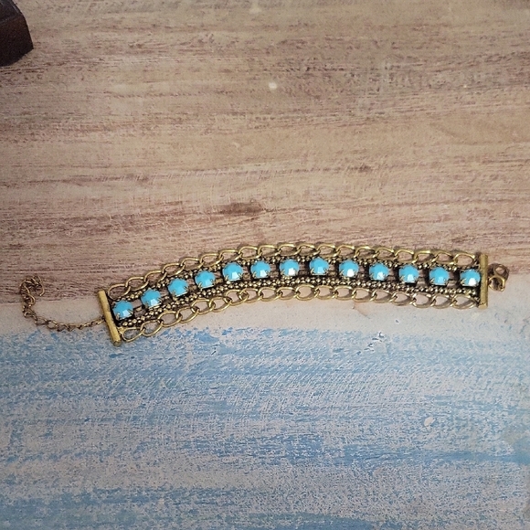 None Jewelry - Vintage gold tone chain bracelet with blue beading